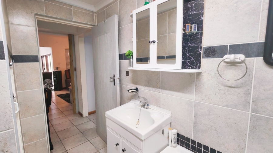 3 Bedroom Property for Sale in Twee Kuilen Western Cape